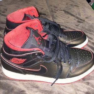 AJ1 Mid reverse Bred